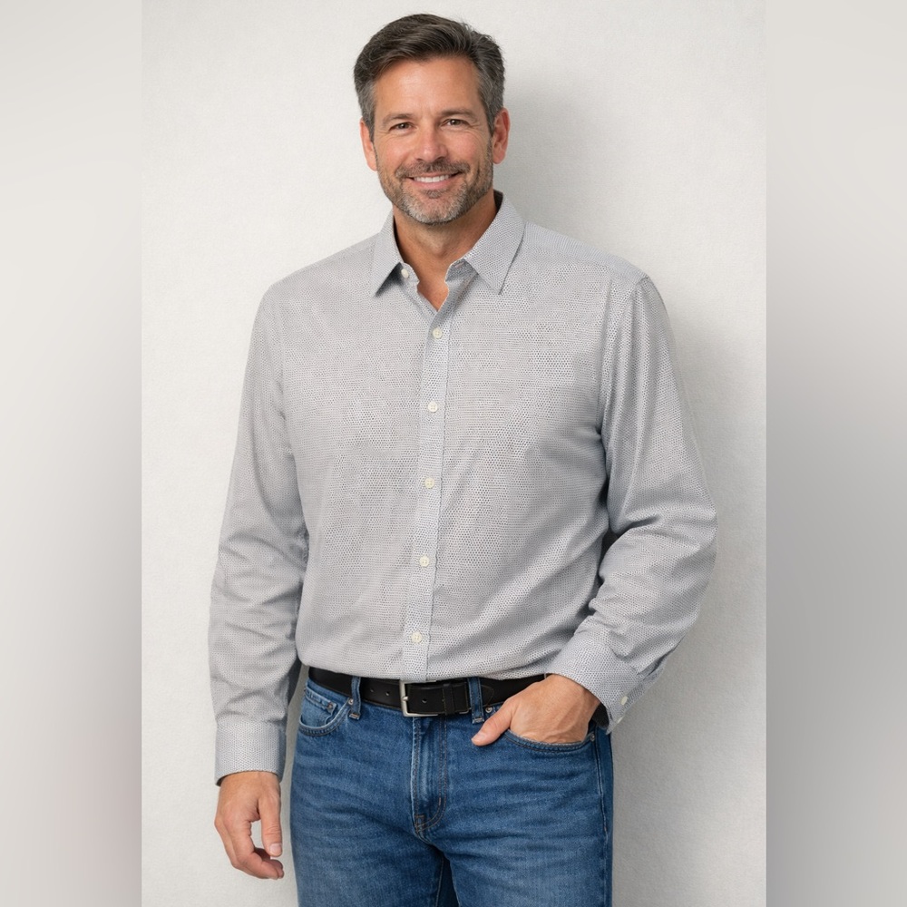 Theory Men's Subtle Pattern Gray Shirt
A4